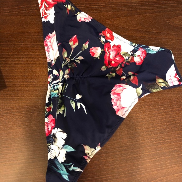 Bathing suit - Picture 2 of 8